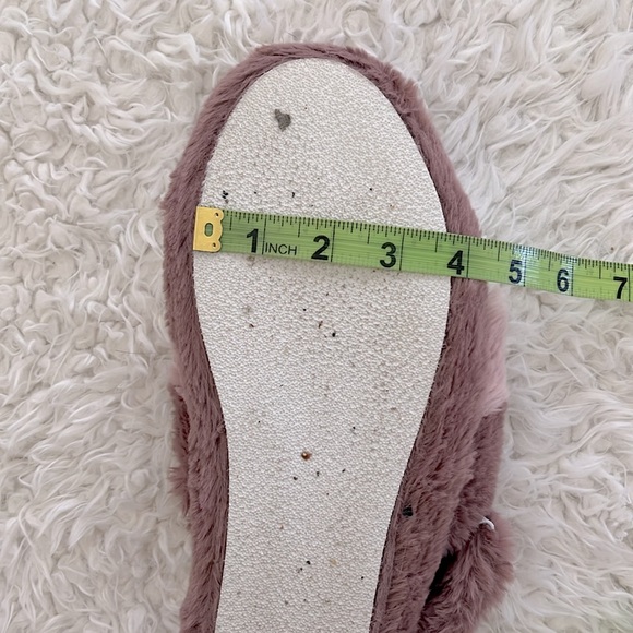 Fuzzy Slippers Pink and White Women's Size L 8-9 Houseshoes Cozy - Picture 10 of 10